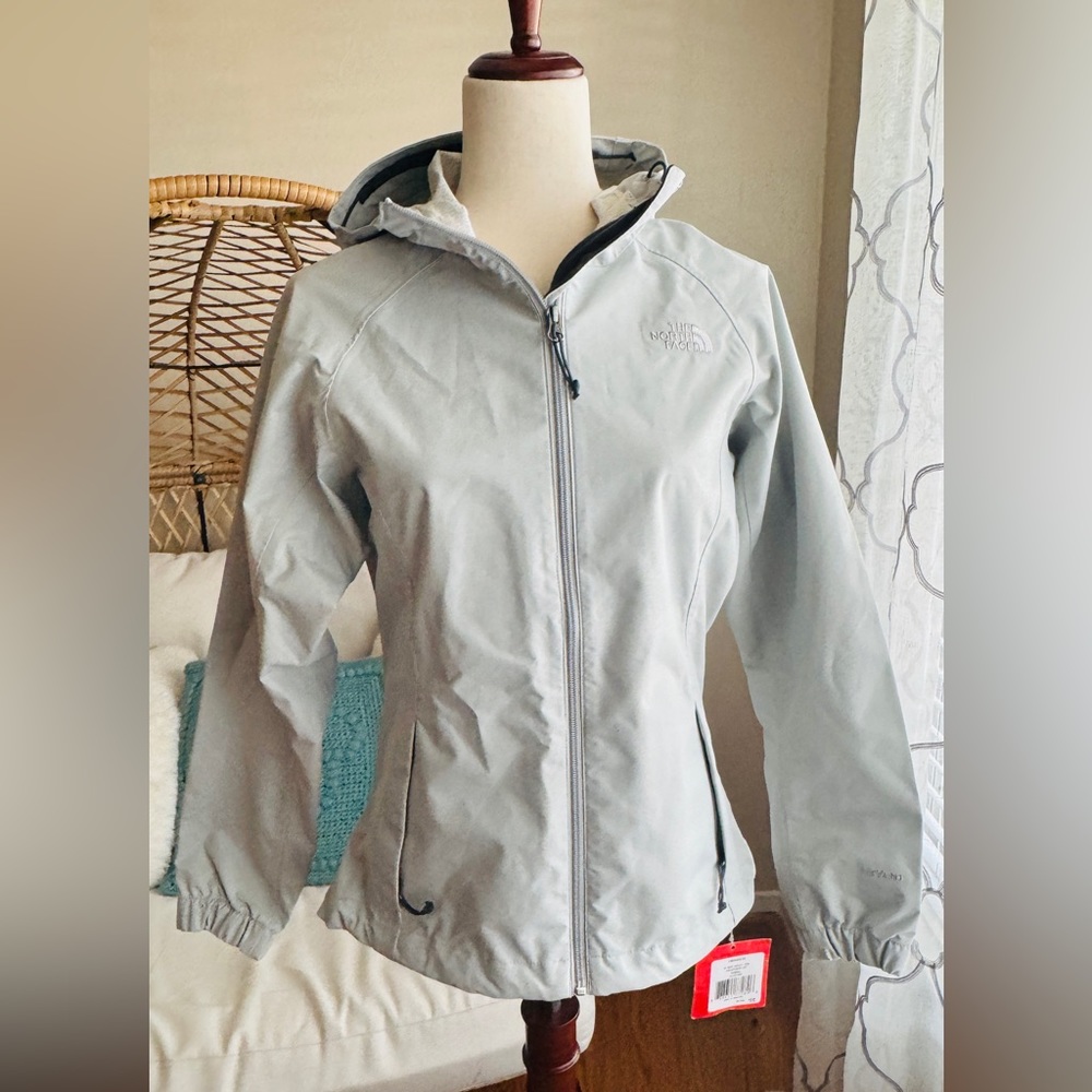NEW Women's North Face Pare Liner Rain Jacket, size XS in Light Grey